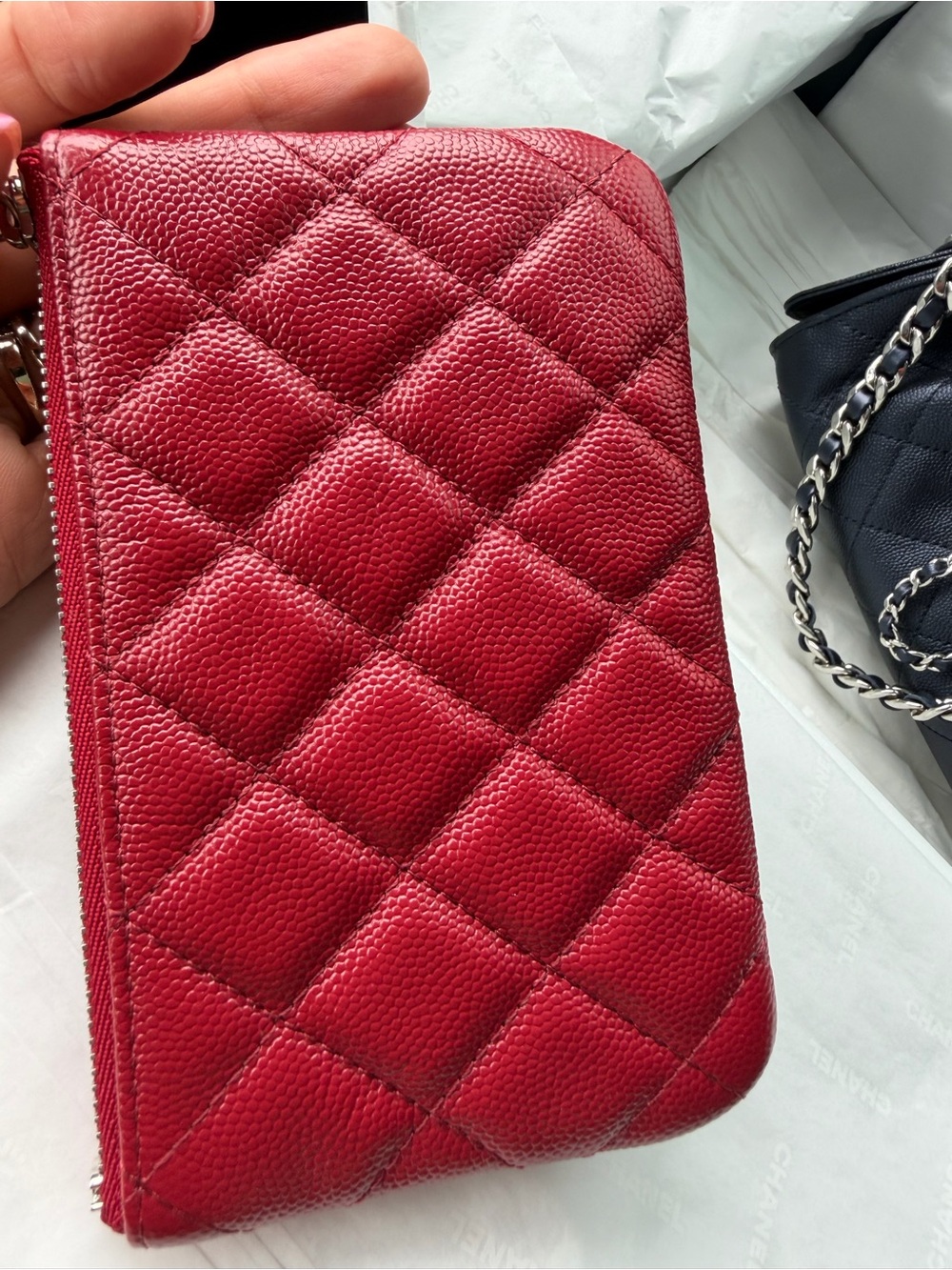 CHANEL Red Quilted Caviar Leather with Silver CC 2017 - Picture 5 of 5